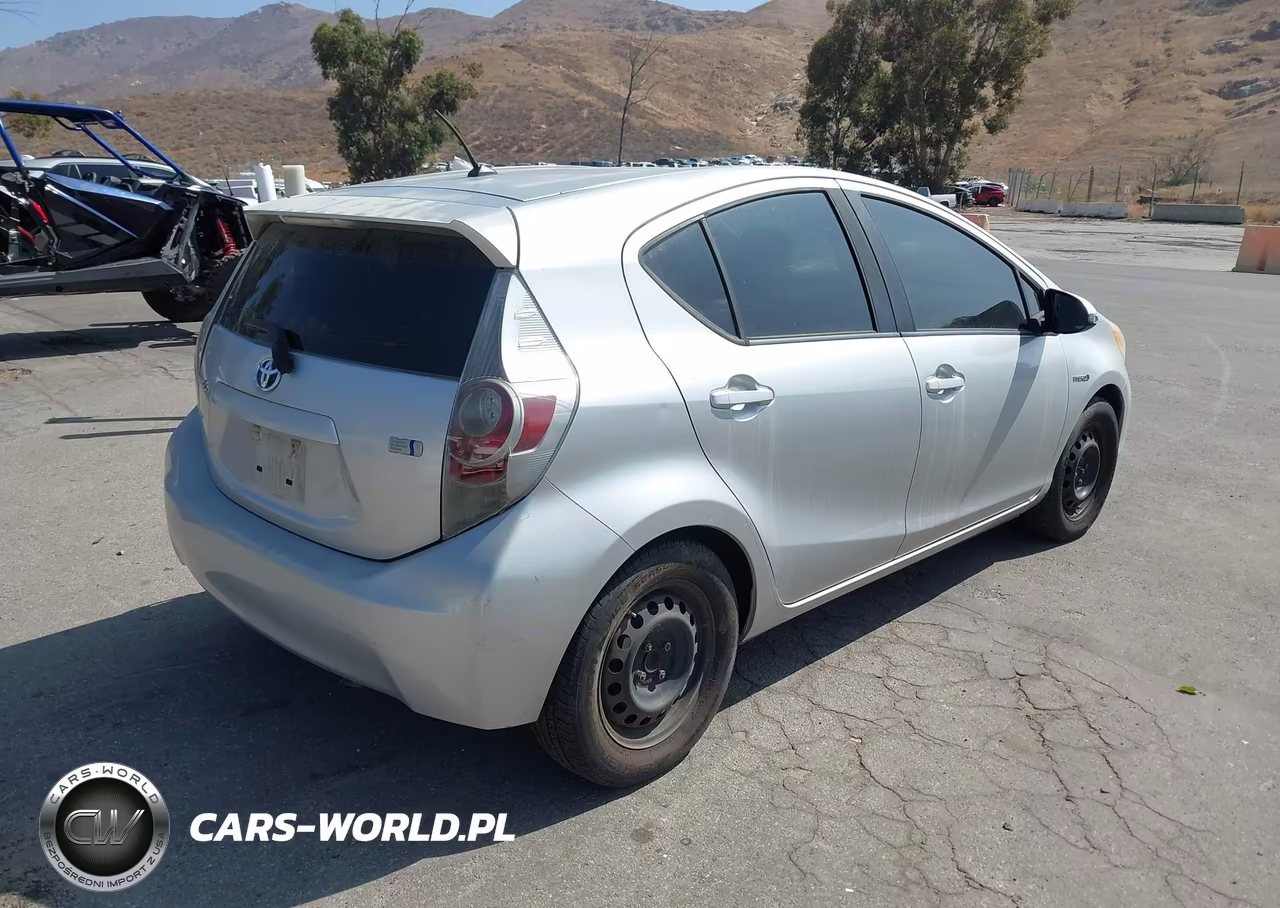 2014 Toyota Prius C One VIN:JTDKDTB31E1565090 - 4