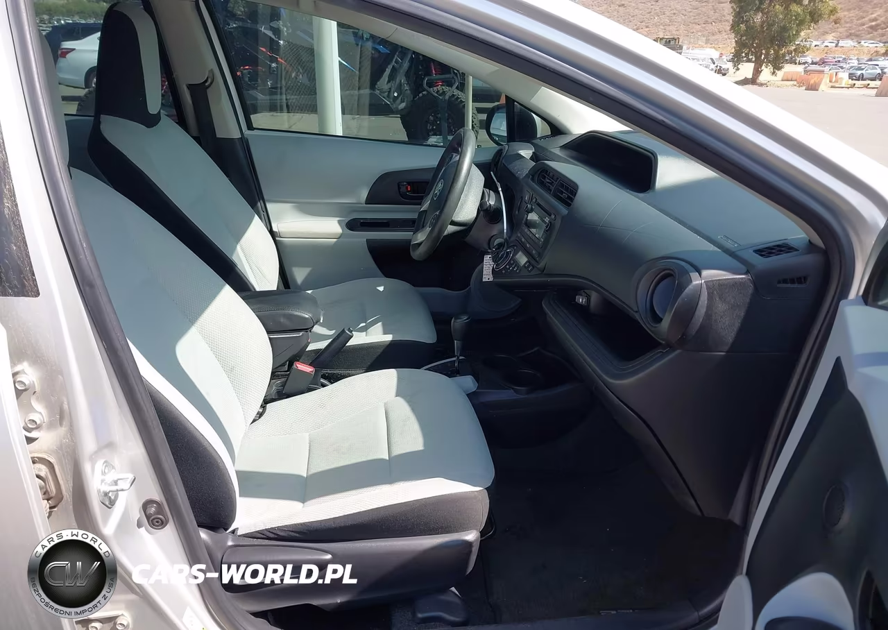 2014 Toyota Prius C One VIN:JTDKDTB31E1565090 - 5