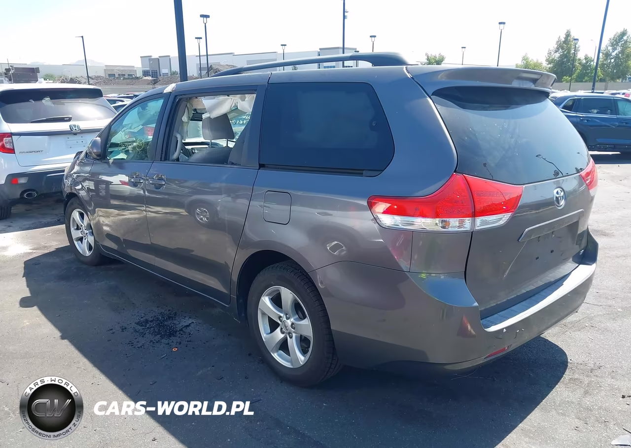 2014 Toyota Sienna Le V6 8 Passenger VIN:5TDKK3DC0ES444573 - 3