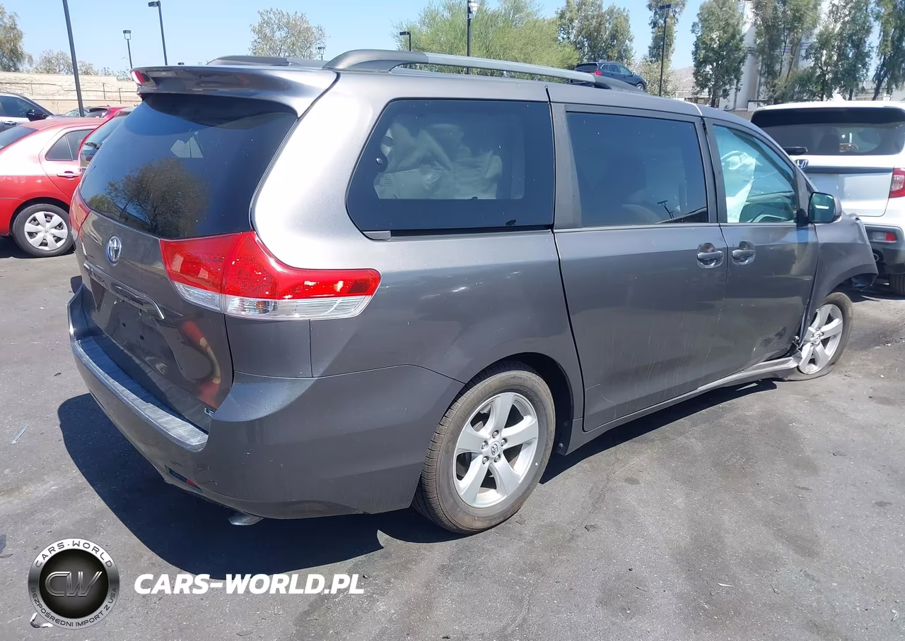 2014 Toyota Sienna Le V6 8 Passenger VIN:5TDKK3DC0ES444573 - 4