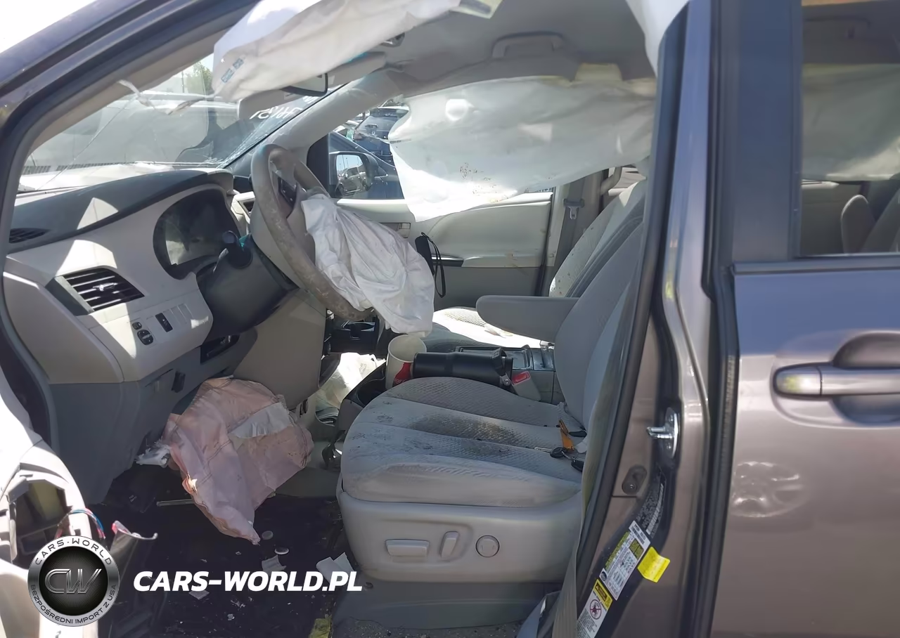 2014 Toyota Sienna Le V6 8 Passenger VIN:5TDKK3DC0ES444573 - 5