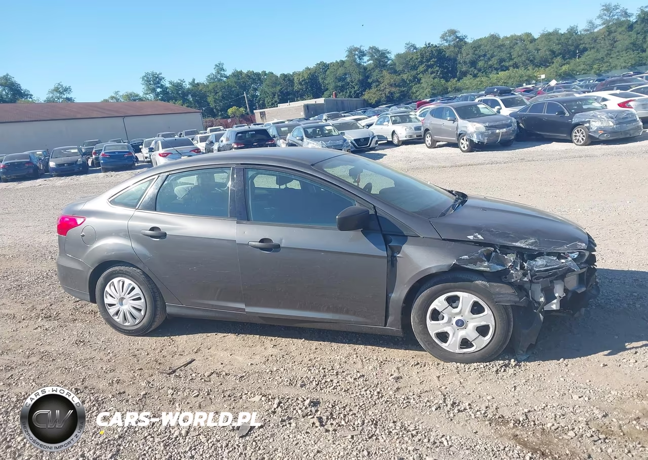 2018 Ford Focus S VIN:1FADP3E20JL237702 - 13