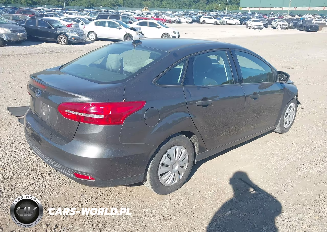 2018 Ford Focus S VIN:1FADP3E20JL237702 - 4