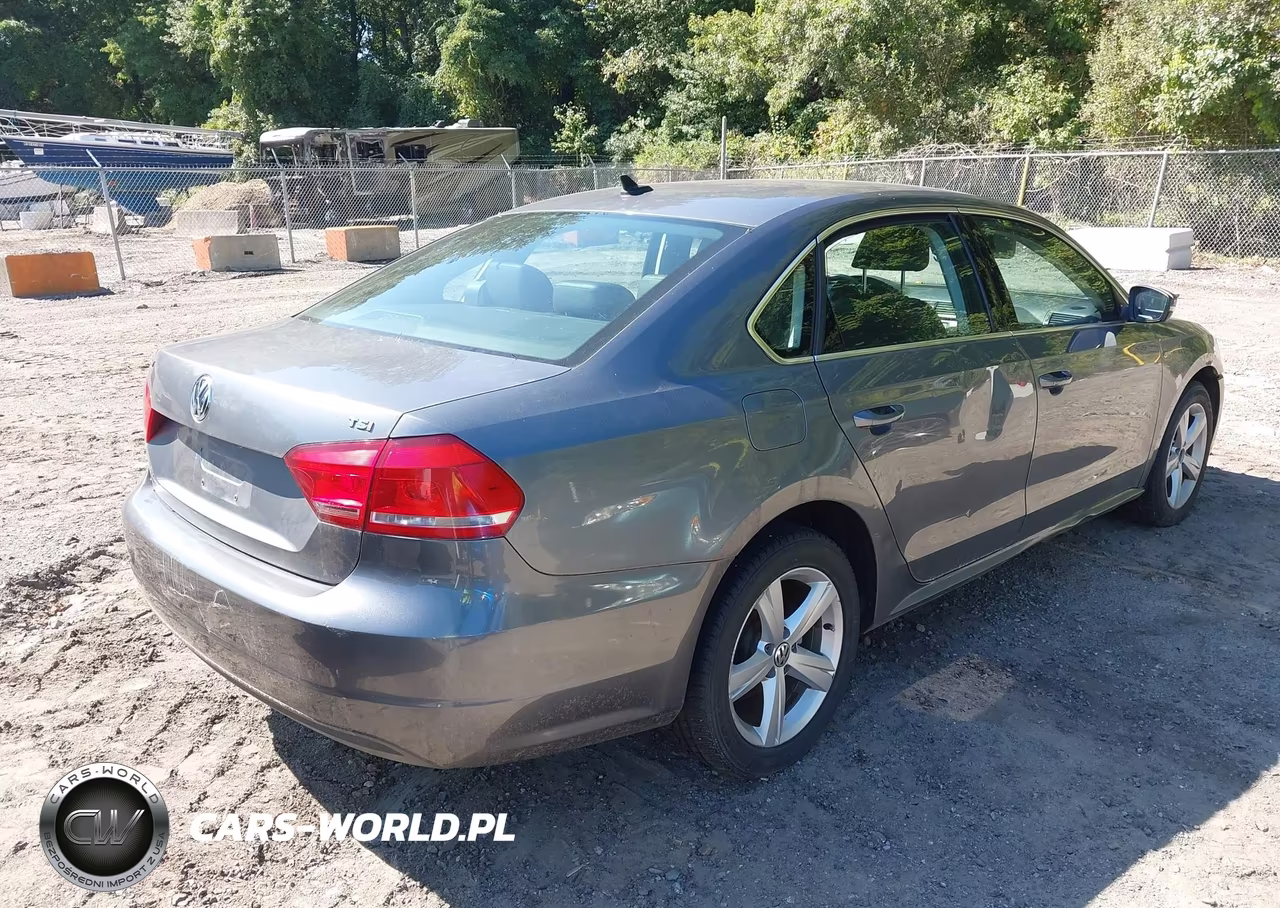 2015 Volkswagen Passat 1.8T Limited Edition VIN:1VWAT7A34FC099858 - 4