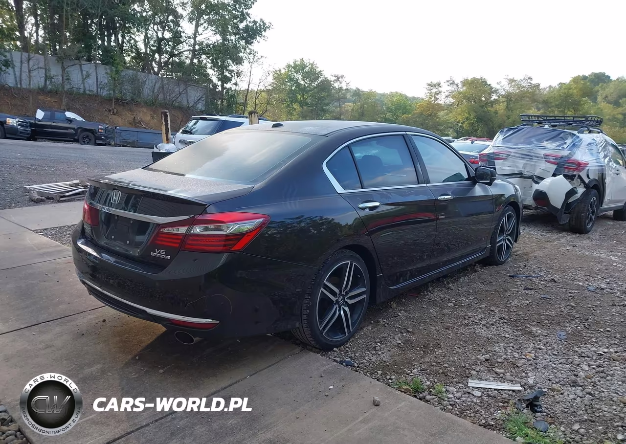 2017 Honda Accord Touring V6 VIN:1HGCR3F90HA015051 - 4