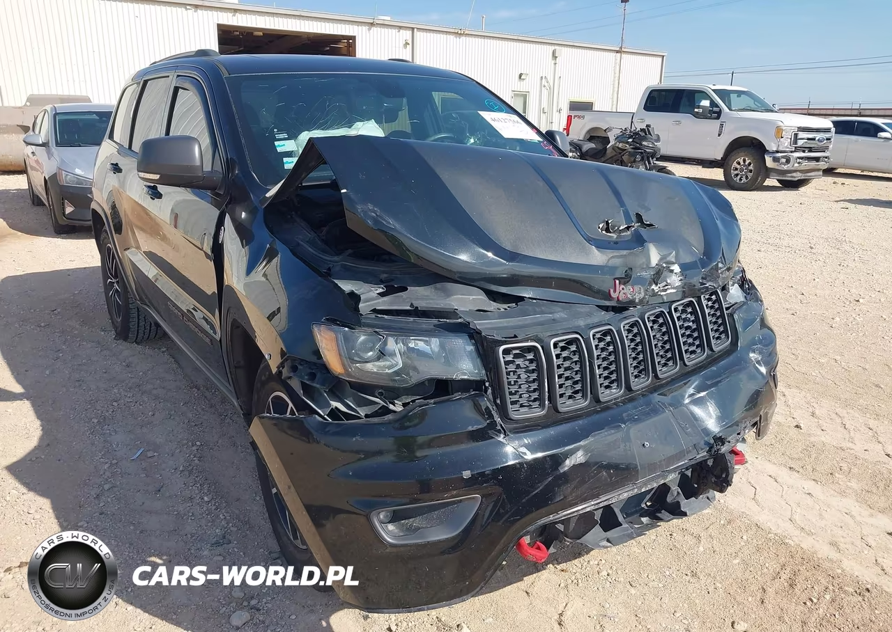 2020 Jeep Grand Cherokee Trailhawk 4X4 VIN:1C4RJFLG2LC347557 - 18
