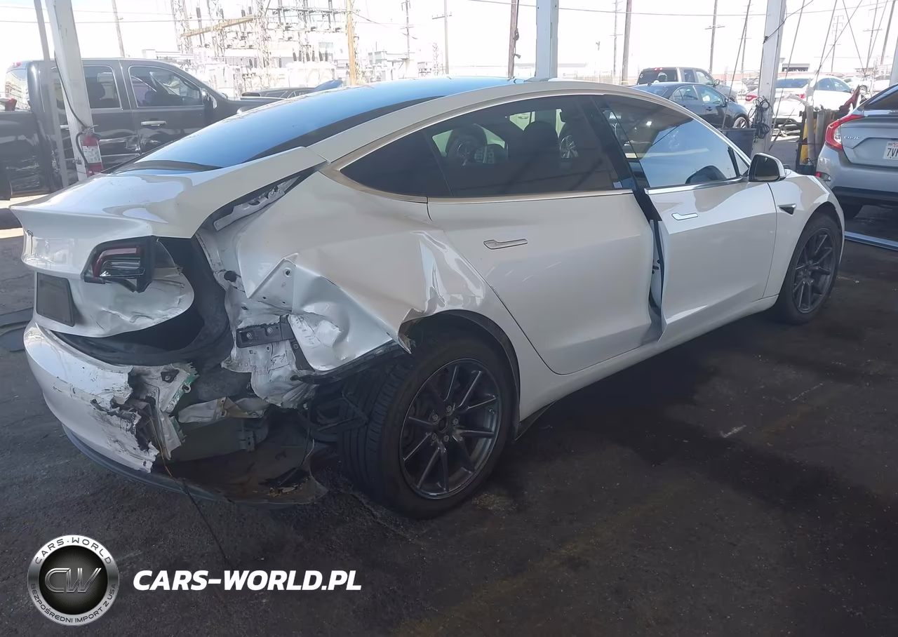 2018 Tesla Model 3 VIN:5YJ3E1EA6JF162143 - 4