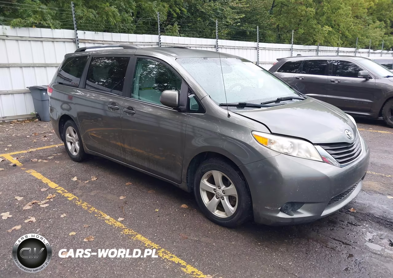 2011 Toyota Sienna Le V6 – zdjęcie 1 z 13