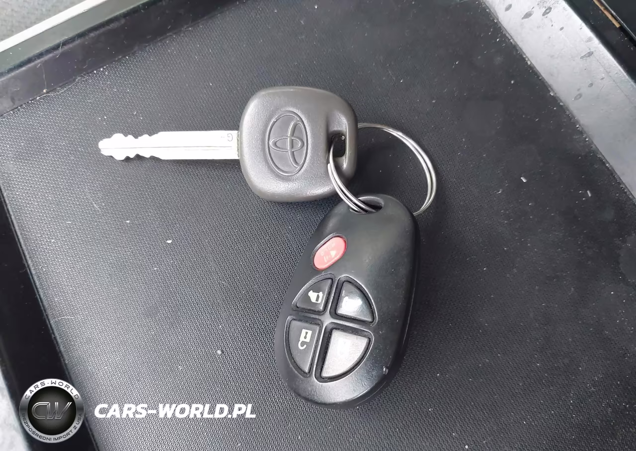 2011 Toyota Sienna Le V6 VIN:5TDKK3DC6BS054380 - 11