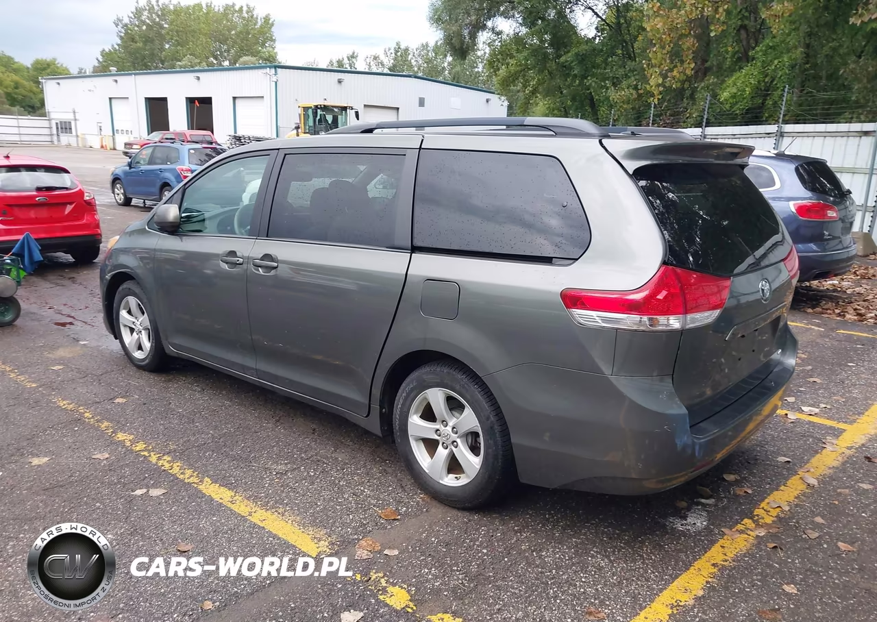2011 Toyota Sienna Le V6 VIN:5TDKK3DC6BS054380 - 3