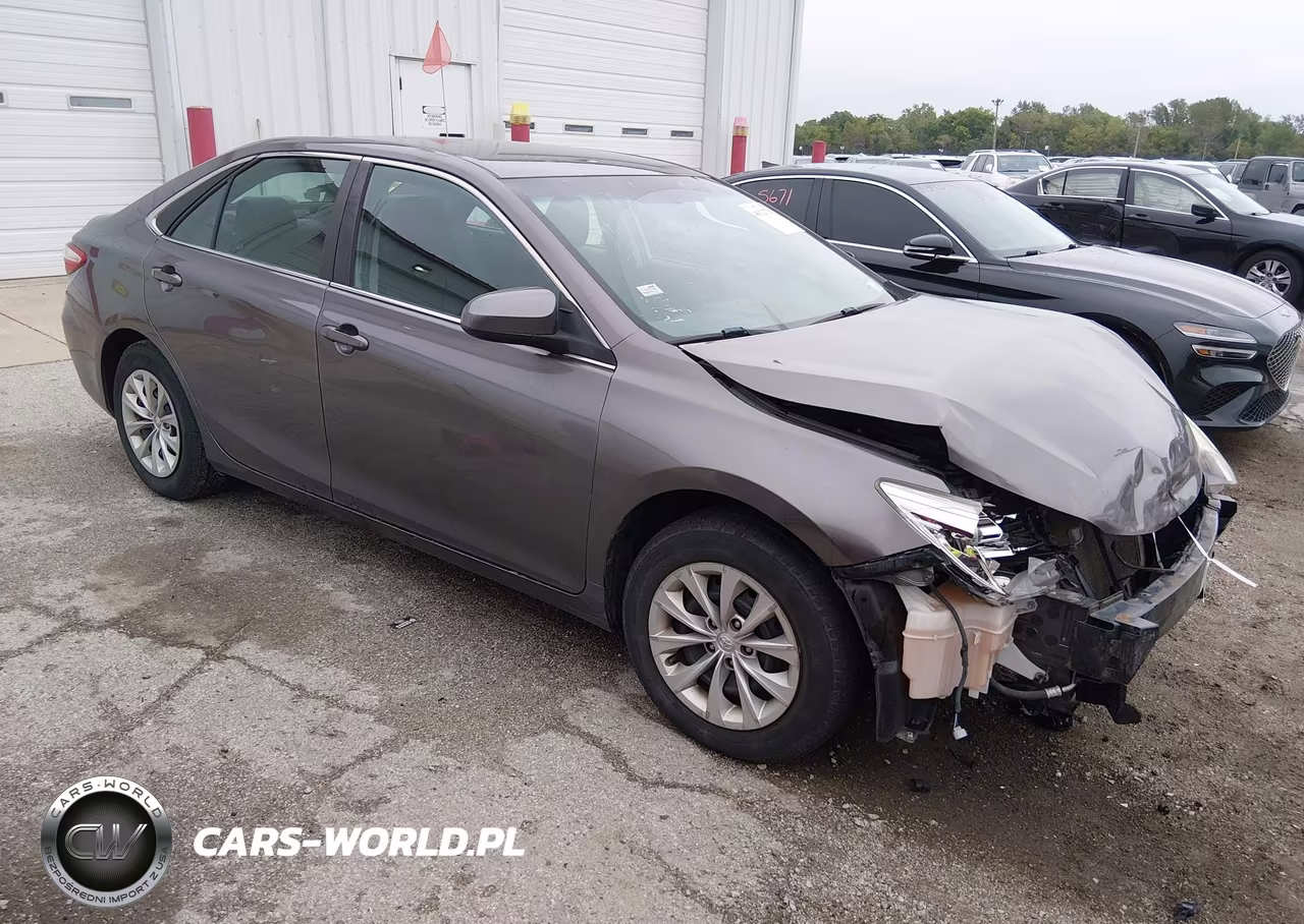 2016 Toyota Camry Le – zdjęcie 1 z 17