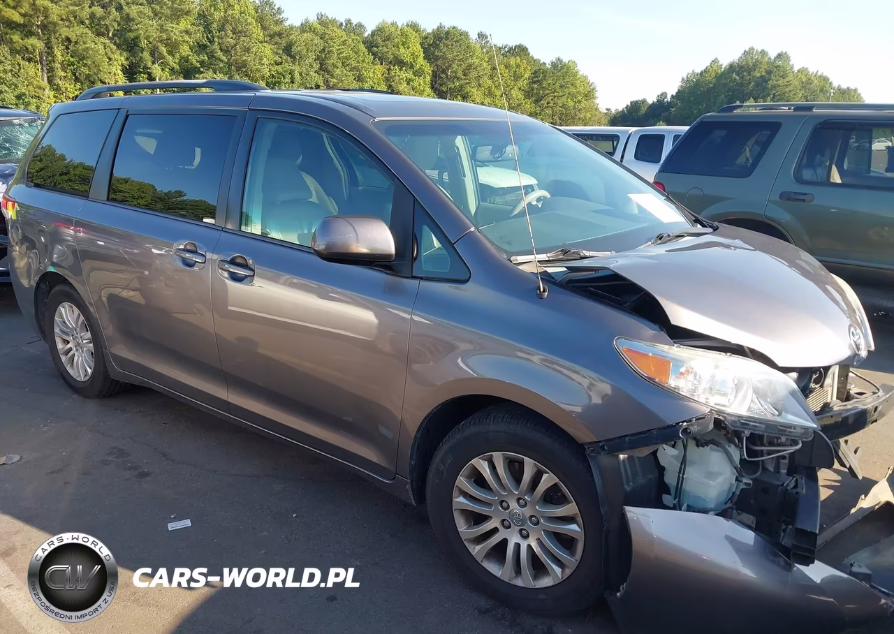 2013 Toyota Sienna Xle V6 8 Passenger