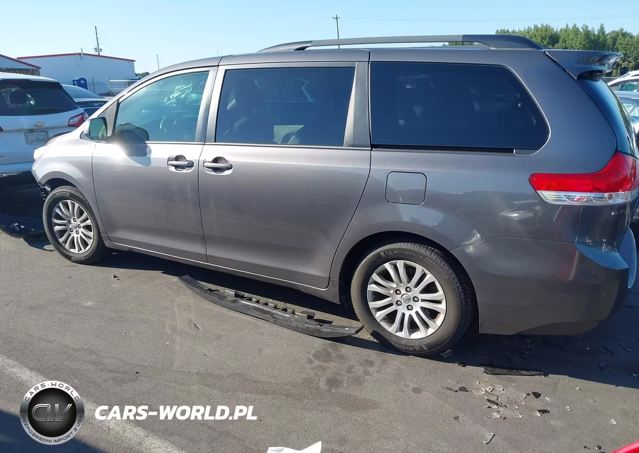 2013 Toyota Sienna Xle V6 8 Passenger VIN:5TDYK3DC8DS298867 - 3