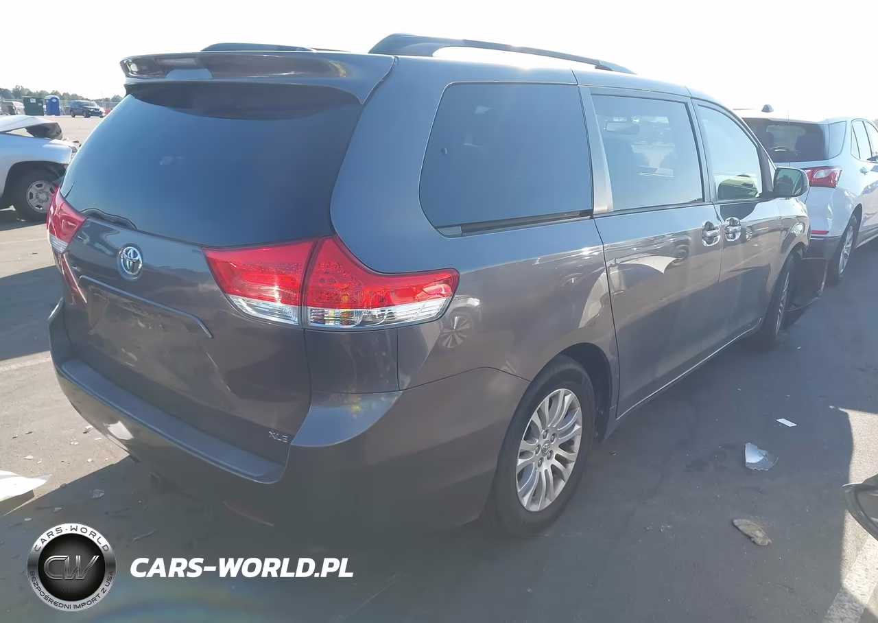 2013 Toyota Sienna Xle V6 8 Passenger VIN:5TDYK3DC8DS298867 - 4