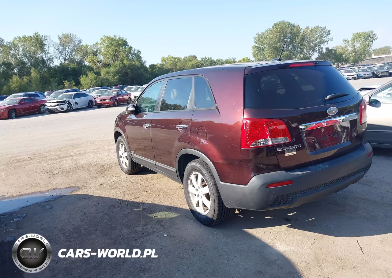 2011 Kia Sorento Lx VIN:5XYKTCA13BG014951 - 3