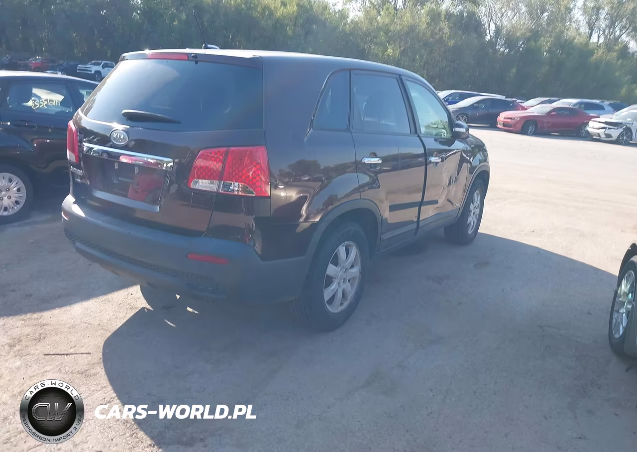 2011 Kia Sorento Lx VIN:5XYKTCA13BG014951 - 4