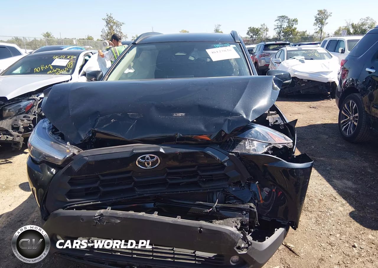 2026 Toyota Corolla Cross Xle VIN:7MUEAAAG5TV155655 - 12