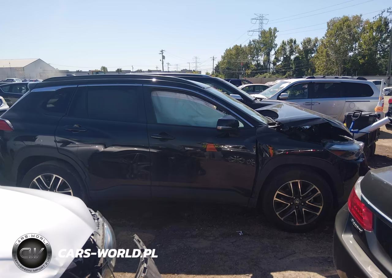 2026 Toyota Corolla Cross Xle VIN:7MUEAAAG5TV155655 - 13