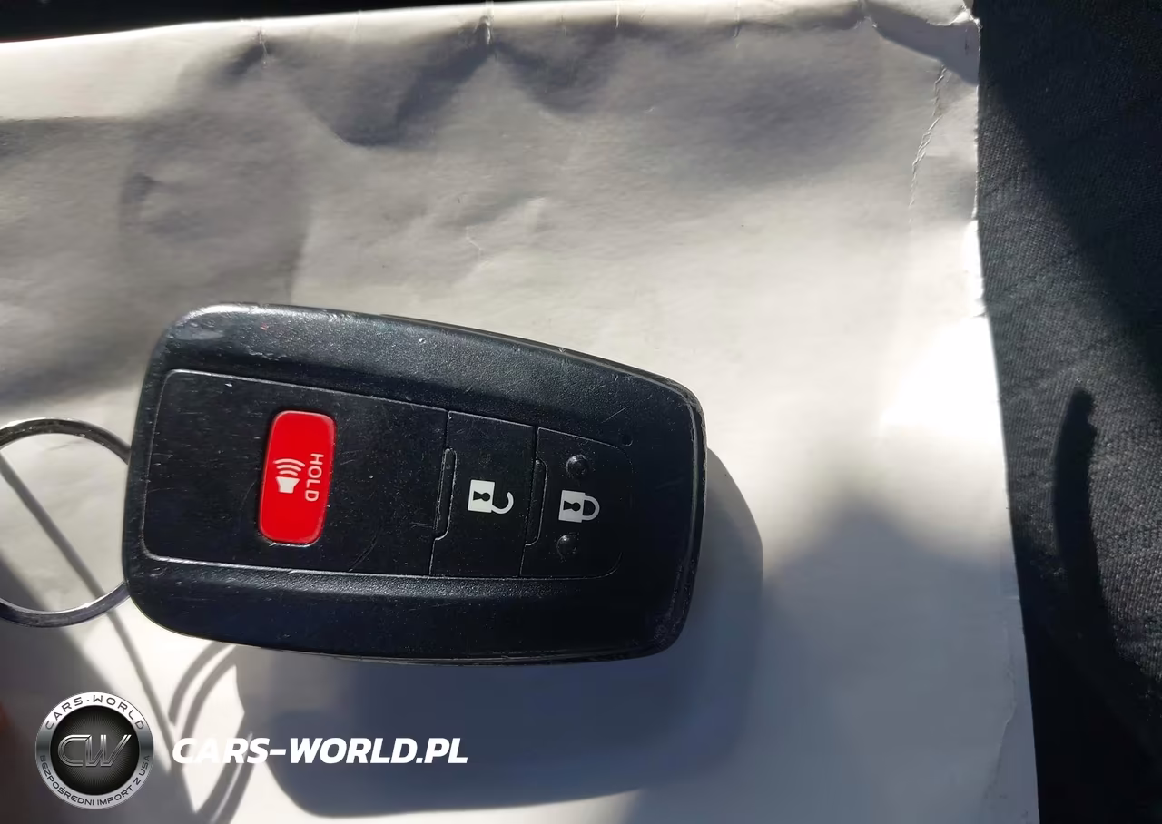 2018 Toyota Prius Two VIN:JTDKBRFU7J3064635 - 11