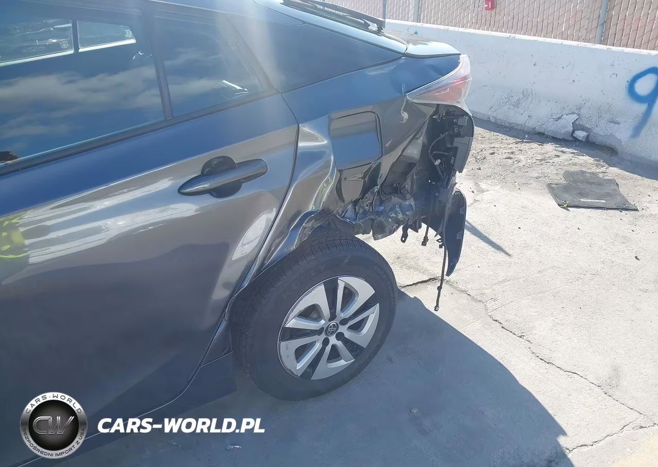 2018 Toyota Prius Two VIN:JTDKBRFU7J3064635 - 6