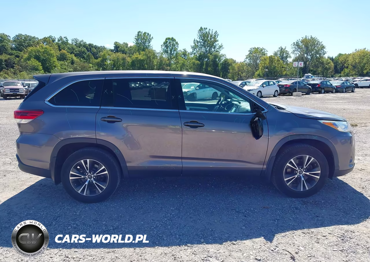 2019 Toyota Highlander Le VIN:5TDBZRFH0KS741393 - 13