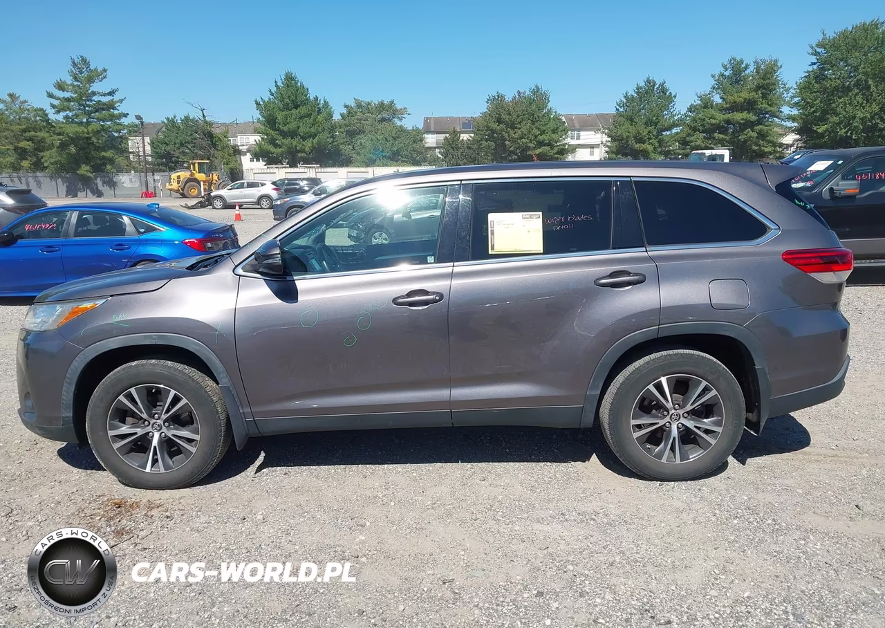 2019 Toyota Highlander Le VIN:5TDBZRFH0KS741393 - 14