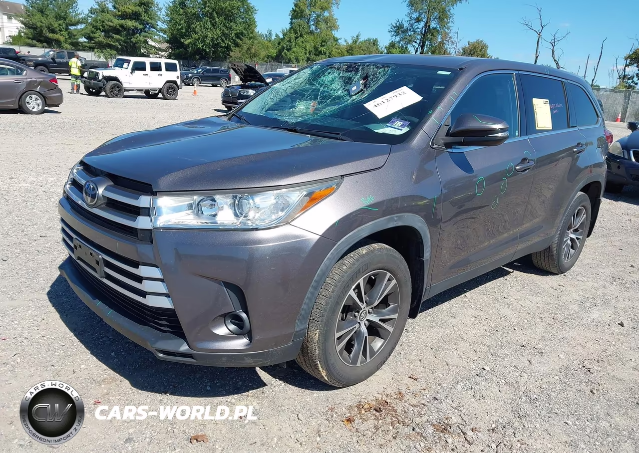 2019 Toyota Highlander Le VIN:5TDBZRFH0KS741393 - 2