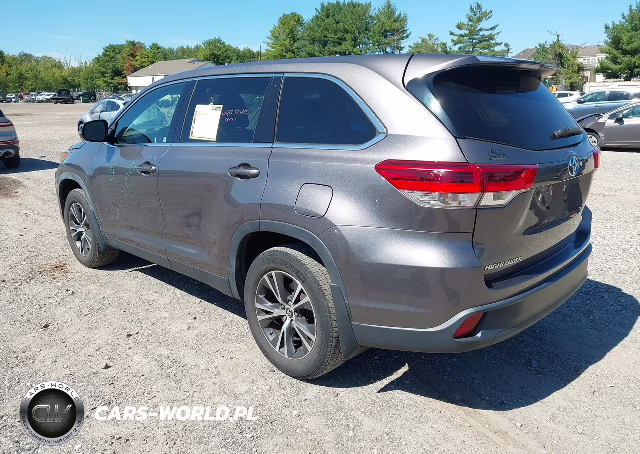 2019 Toyota Highlander Le VIN:5TDBZRFH0KS741393 - 3