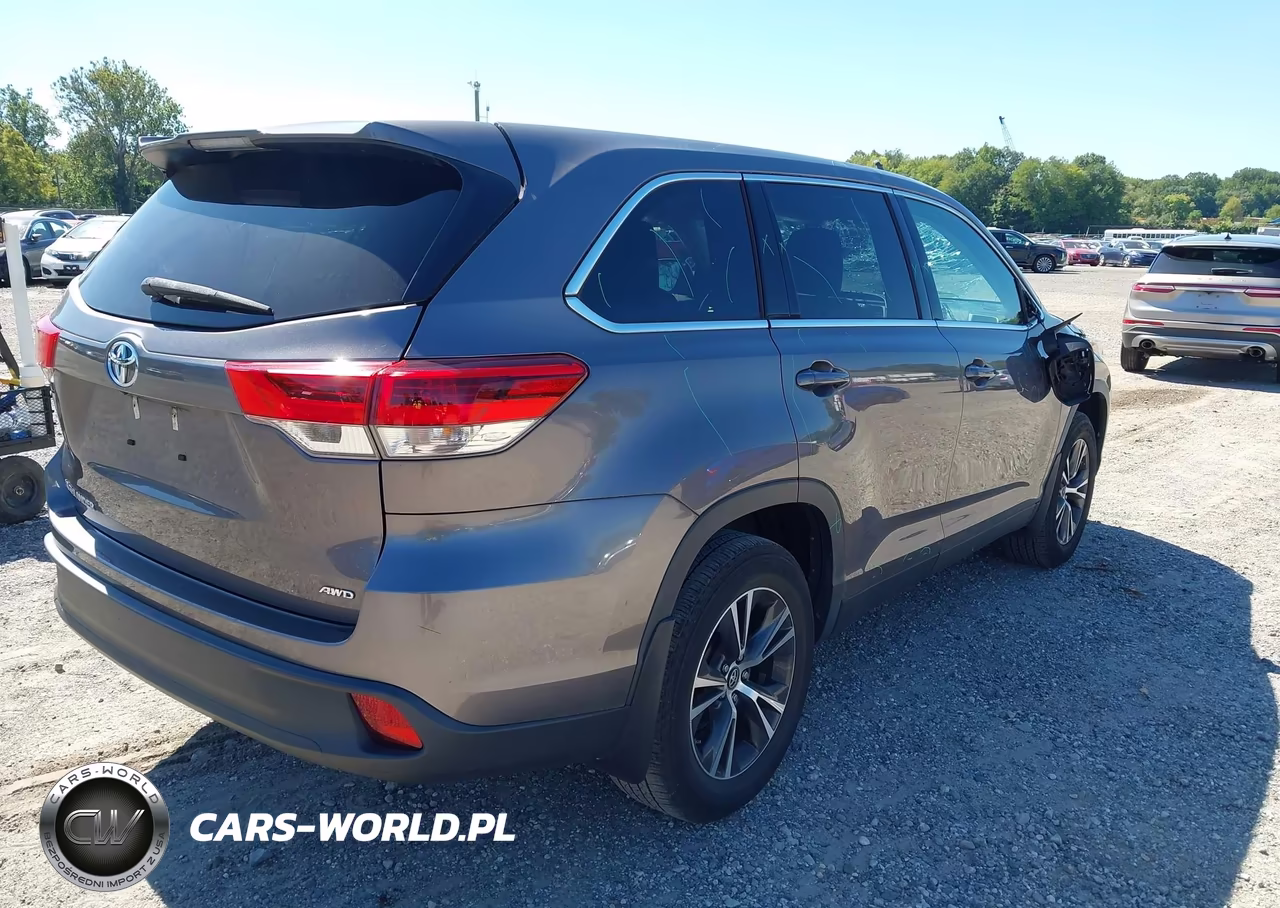 2019 Toyota Highlander Le VIN:5TDBZRFH0KS741393 - 4