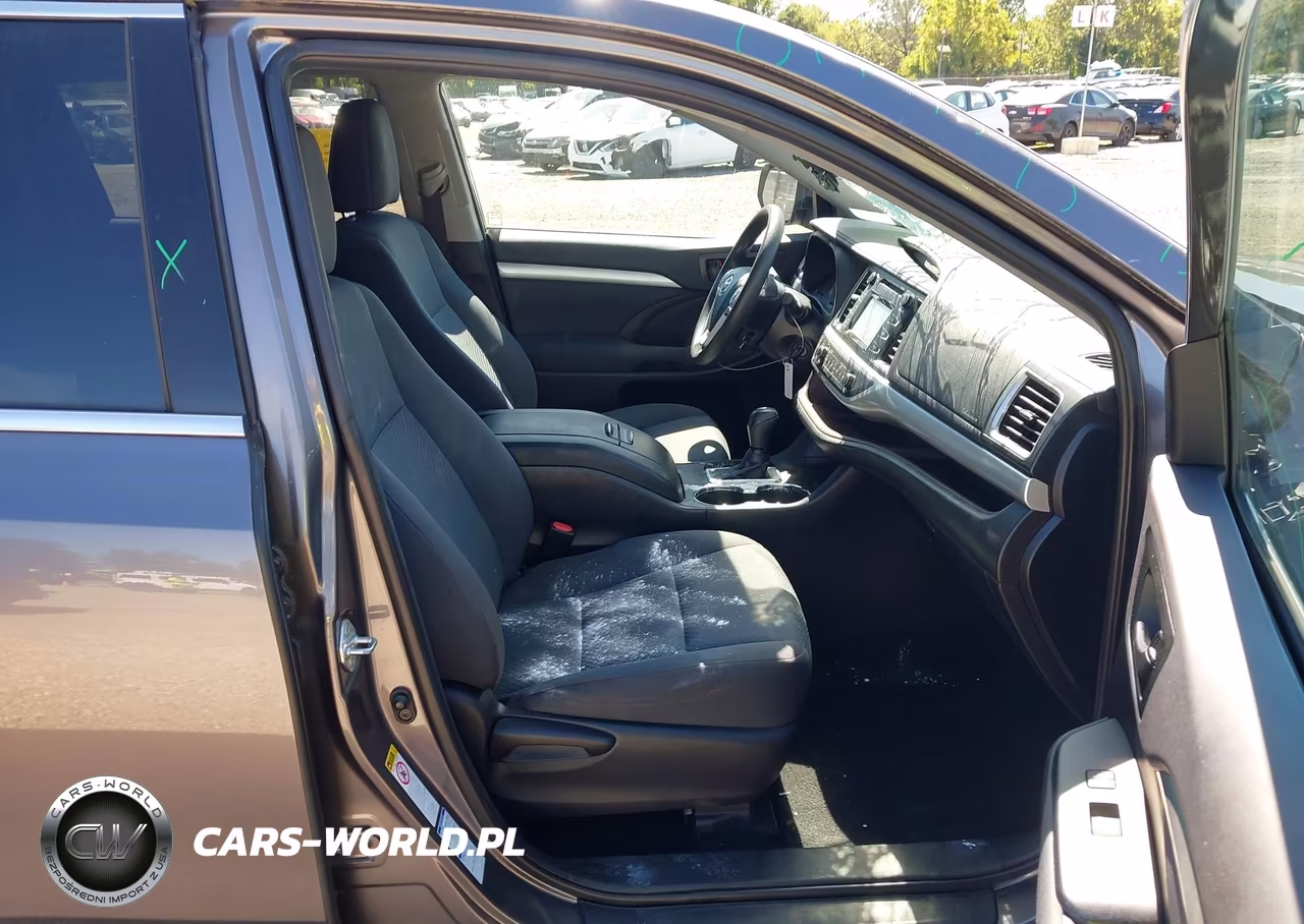 2019 Toyota Highlander Le VIN:5TDBZRFH0KS741393 - 5