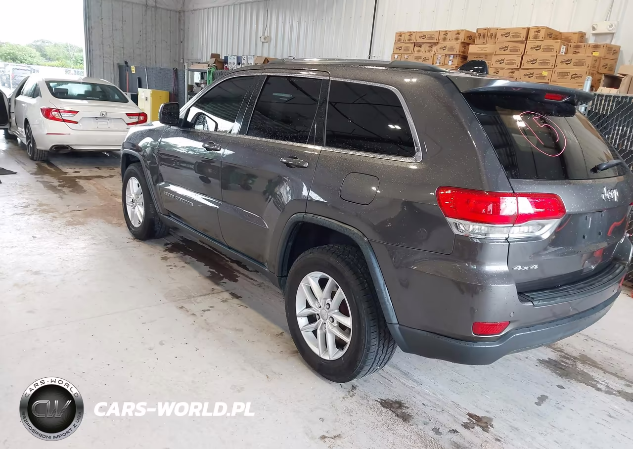 2018 Jeep Grand Cherokee Laredo E 4X4 VIN:1C4RJFAG3JC351245 - 3