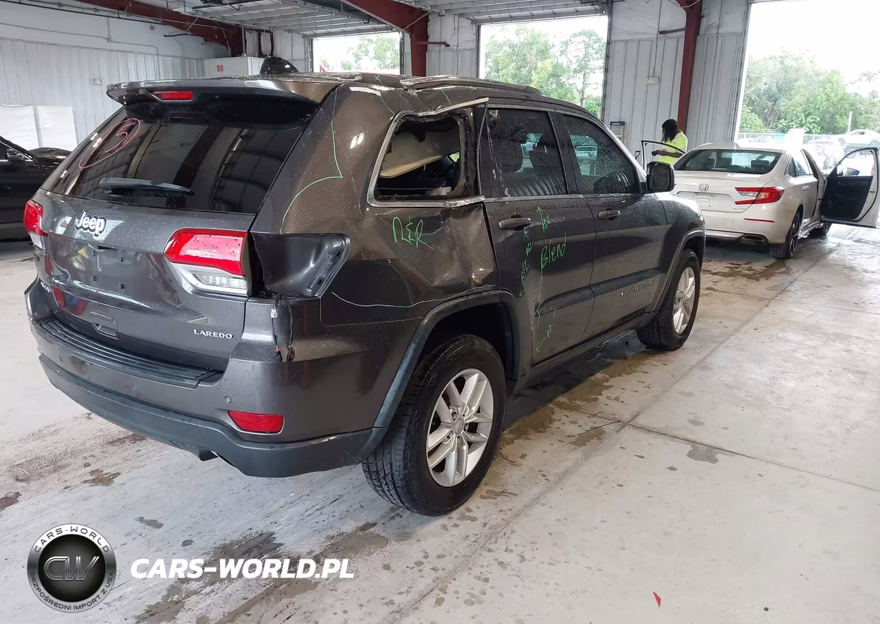 2018 Jeep Grand Cherokee Laredo E 4X4 VIN:1C4RJFAG3JC351245 - 4