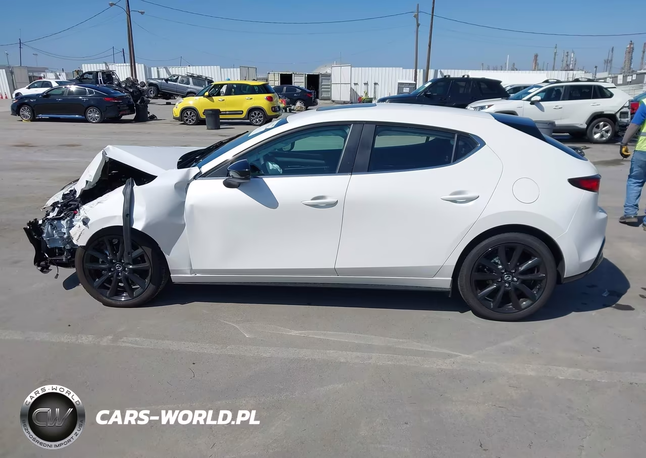 2026 Mazda Mazda3 2.5 S Carbon Edition VIN:JM1BPBLL5T1877751 - 14