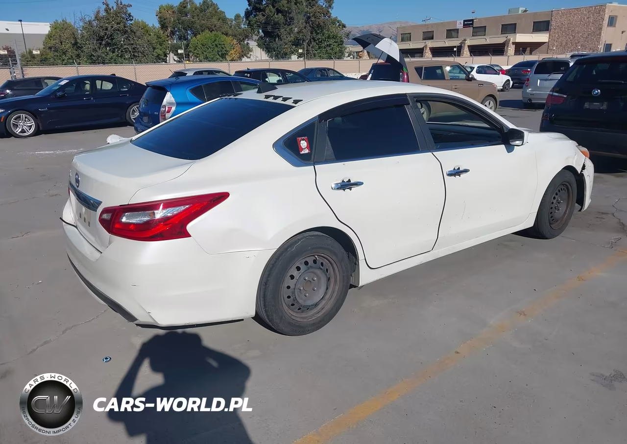 2016 Nissan Altima 2.5 S VIN:1N4AL3AP7GC200526 - 4