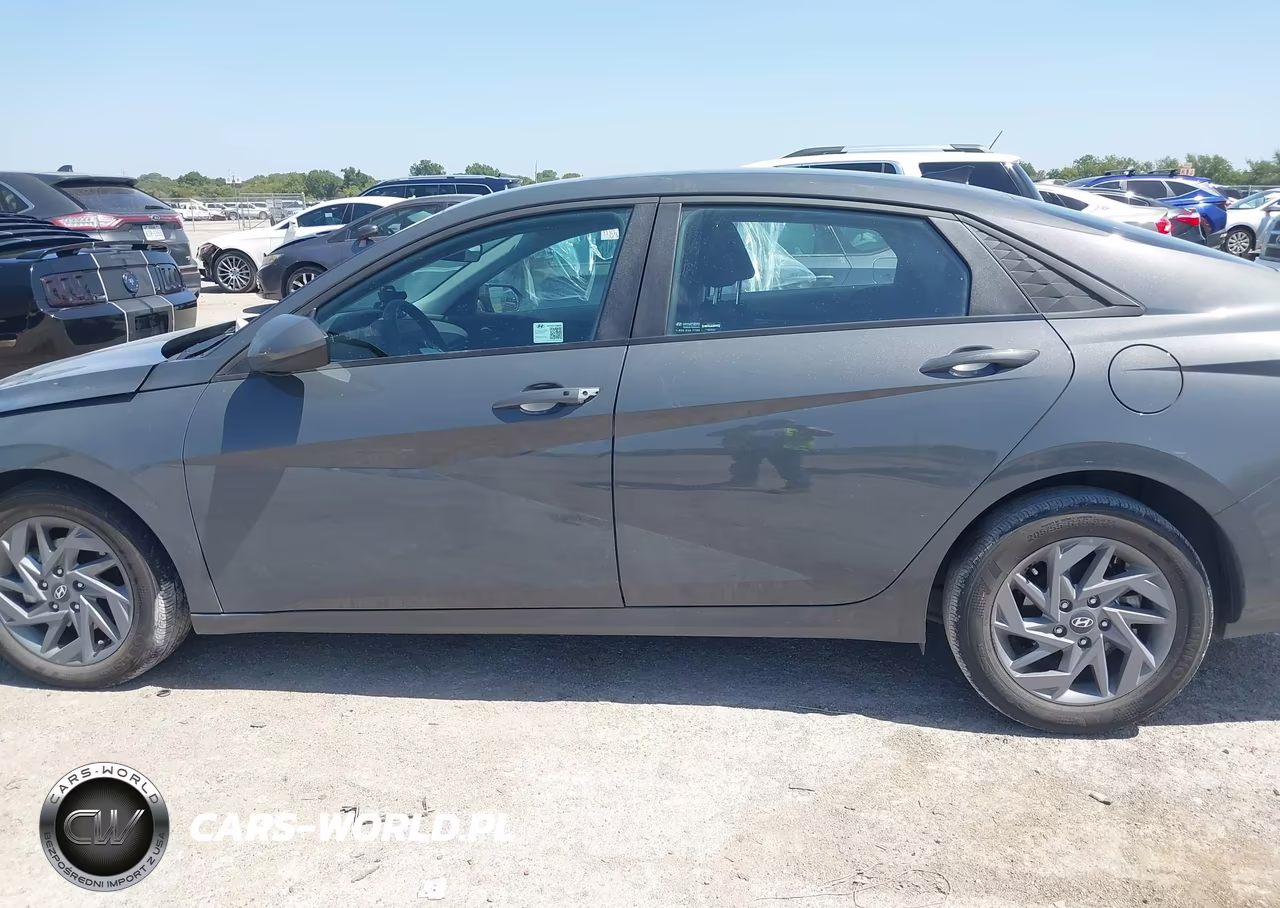 2024 Hyundai Elantra Hybrid Blue VIN:KMHLM4DJ6RU109527 - 14