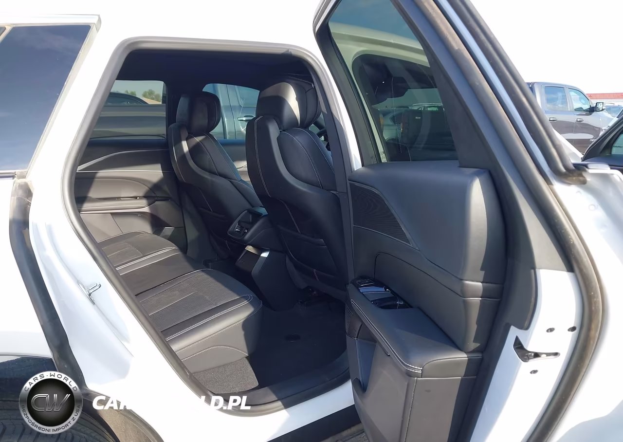 2025 Cadillac Lyriq Luxury 1 Rwd VIN:1GYKPNRK1SZ302119 - 8