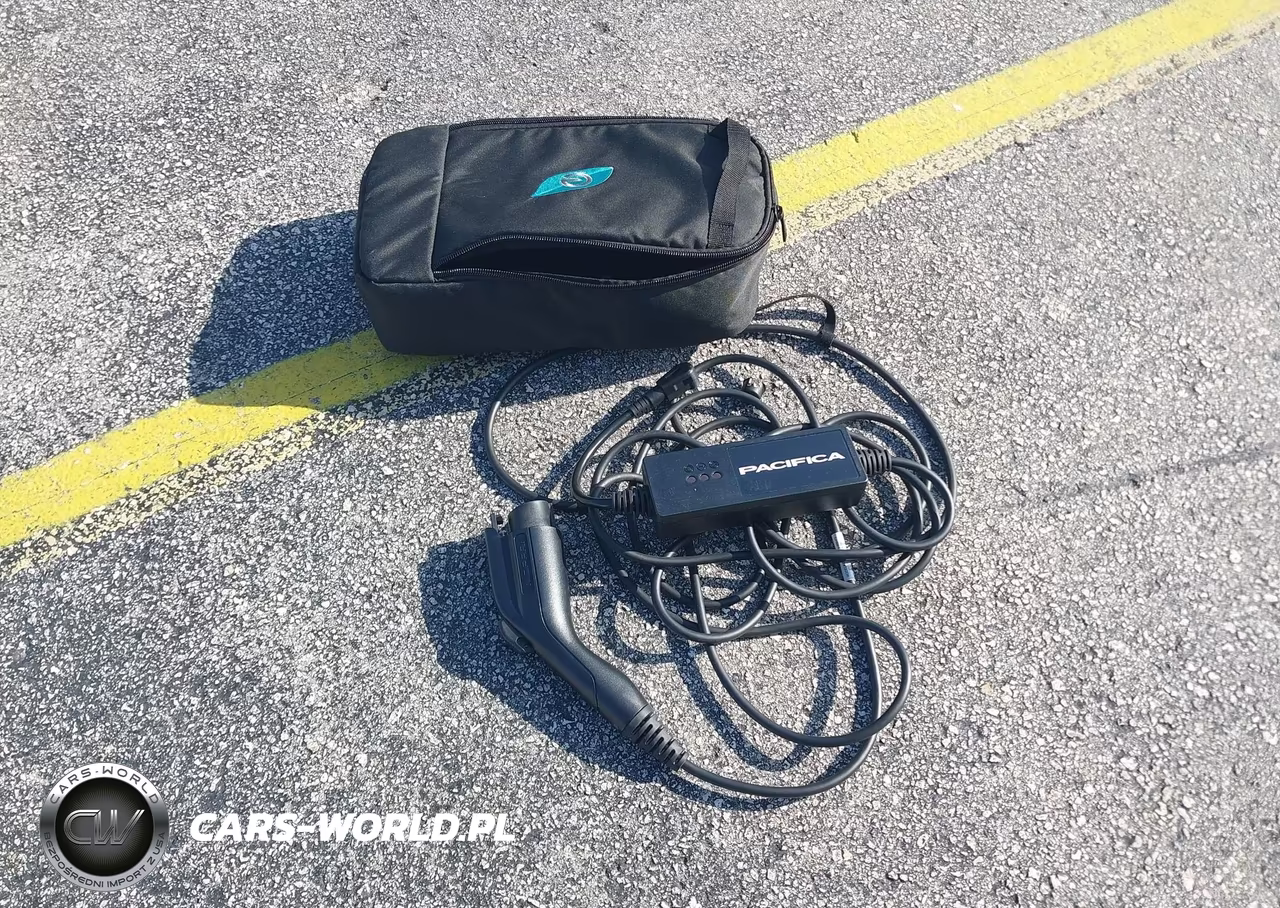 2023 Chrysler Pacifica Hybrid Touring L VIN:2C4RC1L71PR626282 - 12