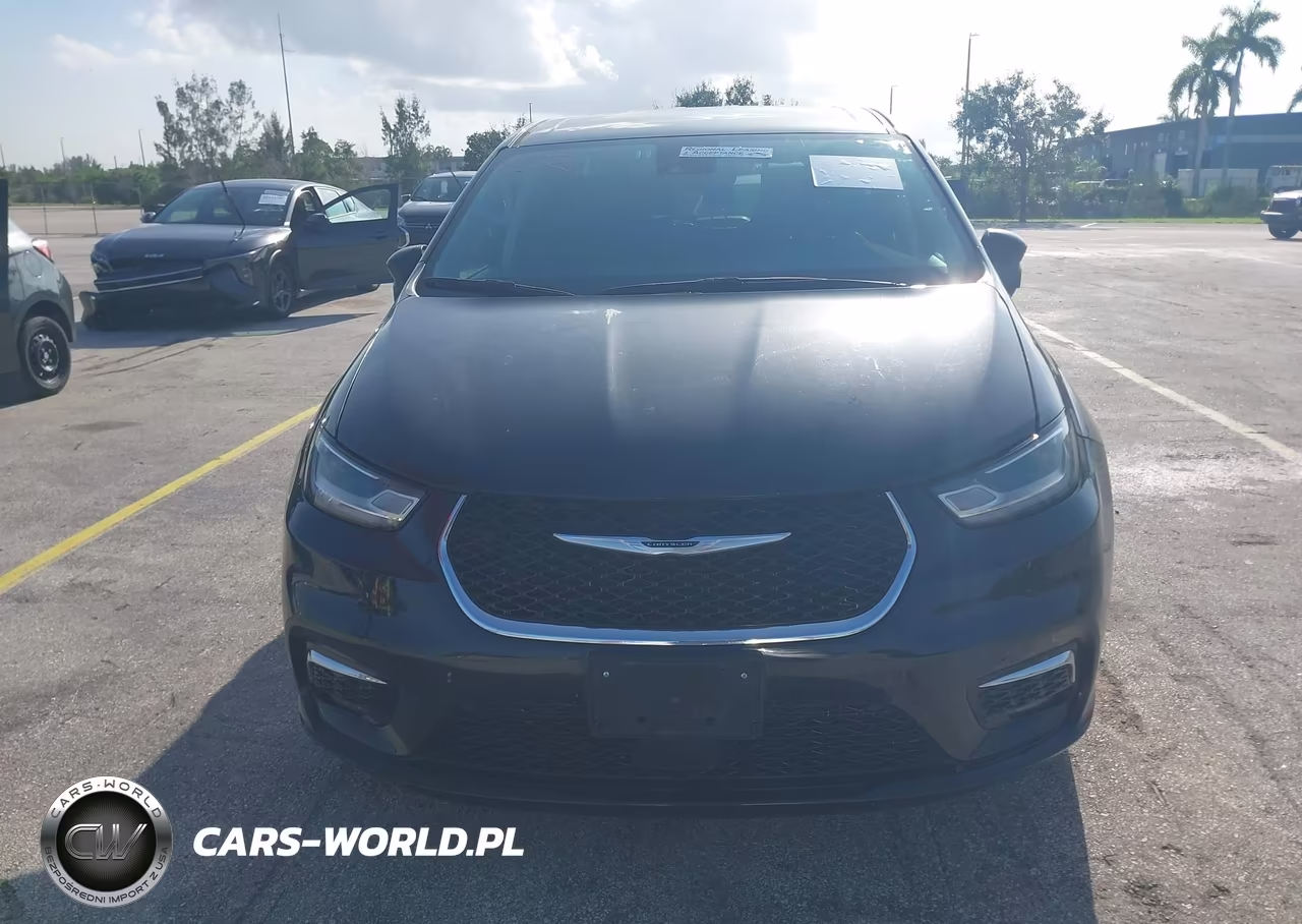 2023 Chrysler Pacifica Hybrid Touring L VIN:2C4RC1L71PR626282 - 13
