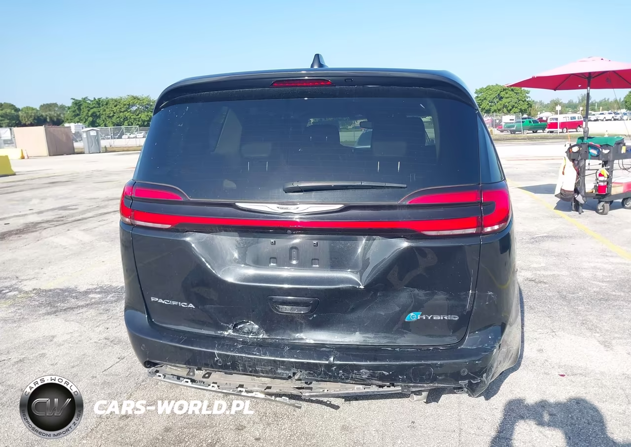 2023 Chrysler Pacifica Hybrid Touring L VIN:2C4RC1L71PR626282 - 17