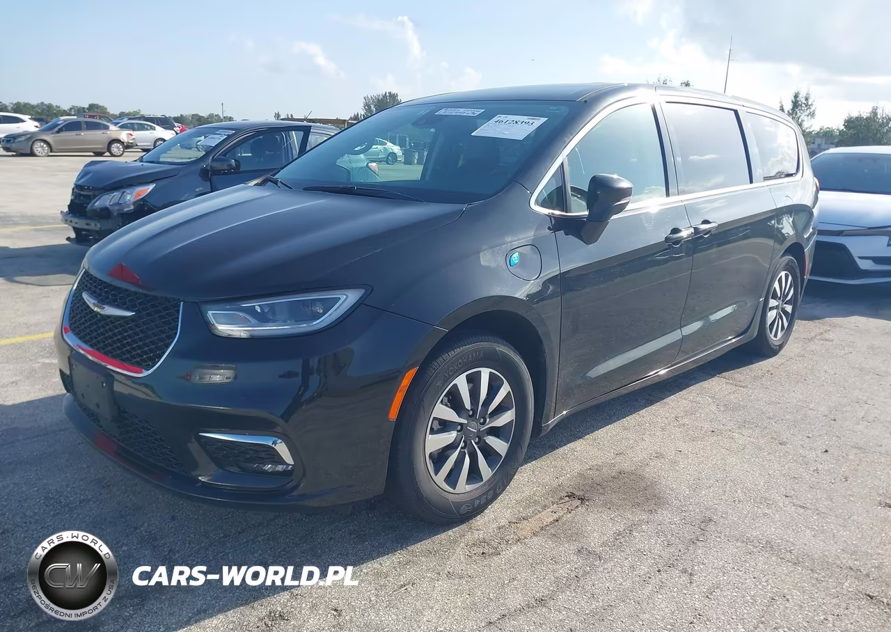 2023 Chrysler Pacifica Hybrid Touring L VIN:2C4RC1L71PR626282 - 2