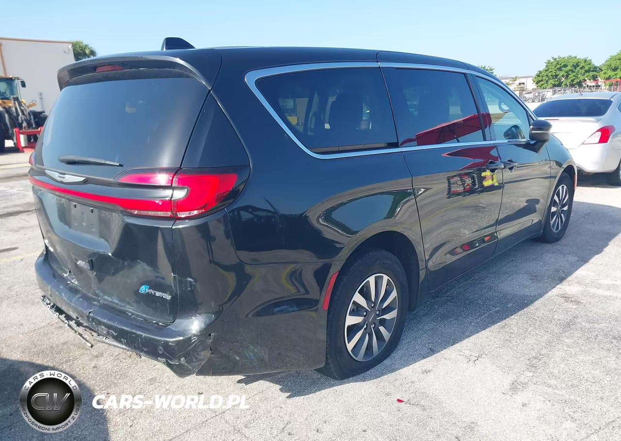 2023 Chrysler Pacifica Hybrid Touring L VIN:2C4RC1L71PR626282 - 4