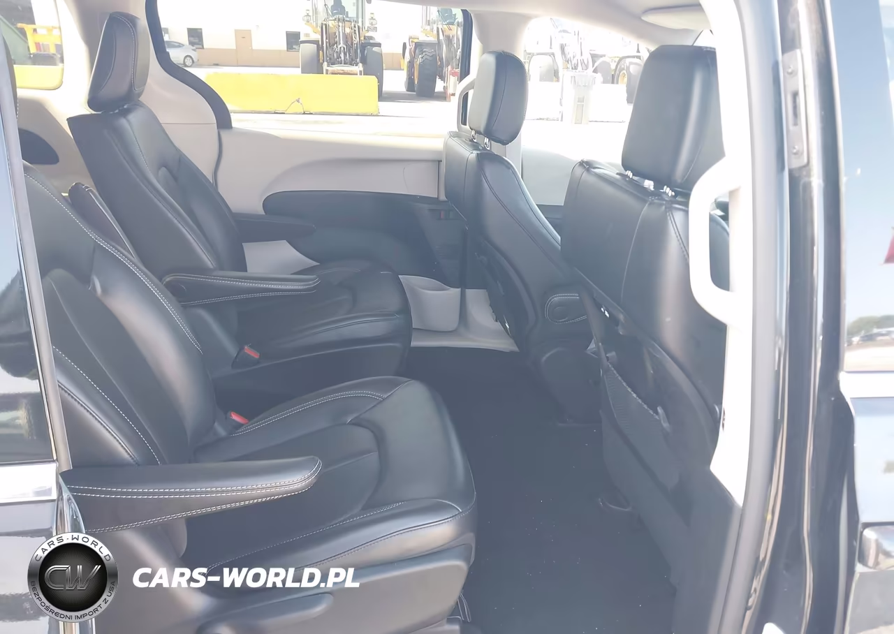 2023 Chrysler Pacifica Hybrid Touring L VIN:2C4RC1L71PR626282 - 8