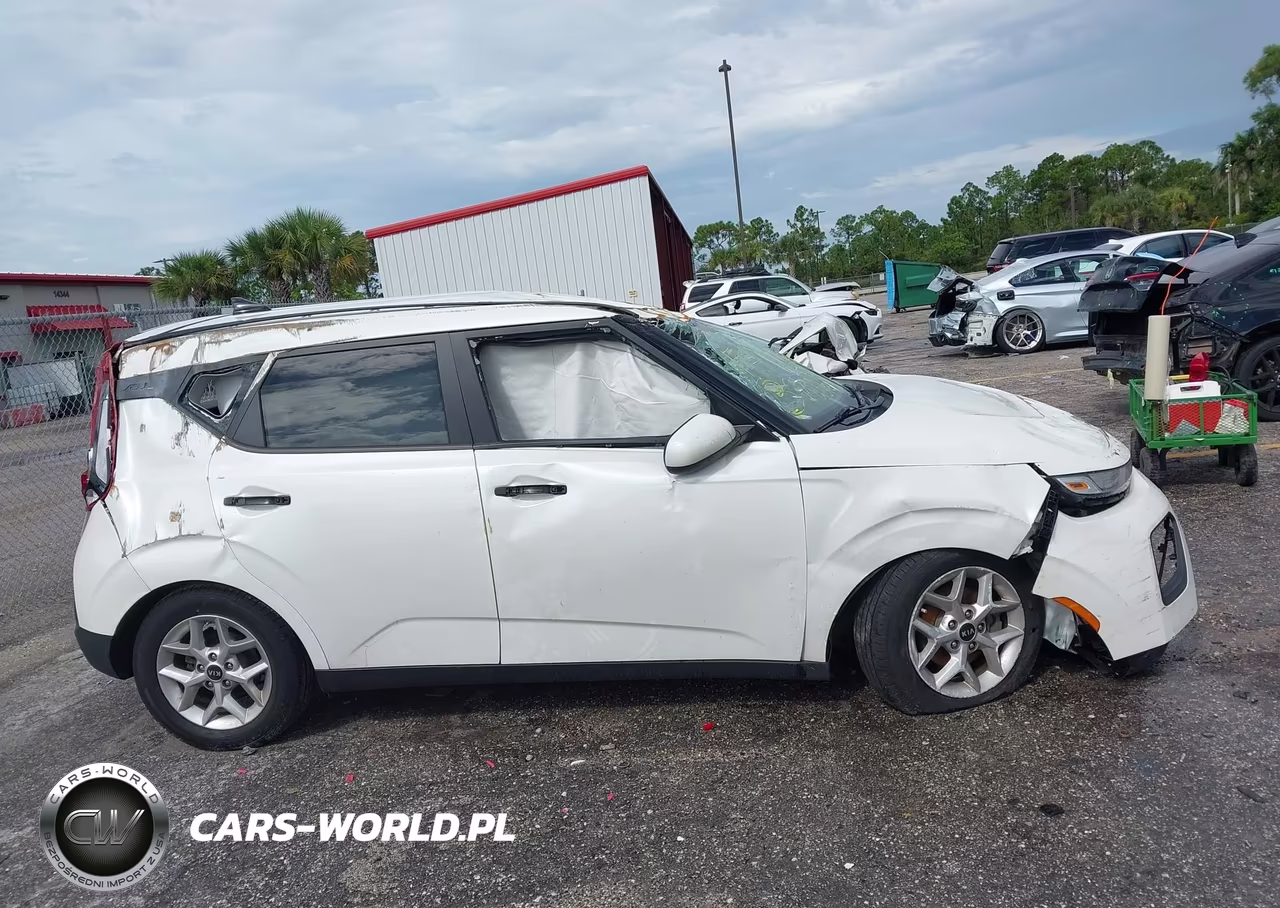 2021 Kia Soul S VIN:KNDJ23AU9M7773905 - 13