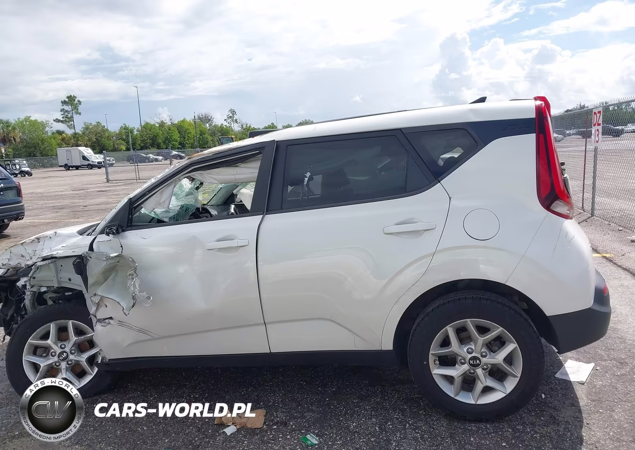 2021 Kia Soul S VIN:KNDJ23AU9M7773905 - 14