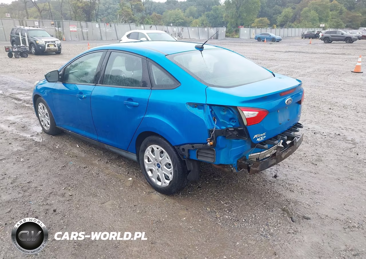 2012 Ford Focus Se VIN:1FAHP3F2XCL307211 - 3