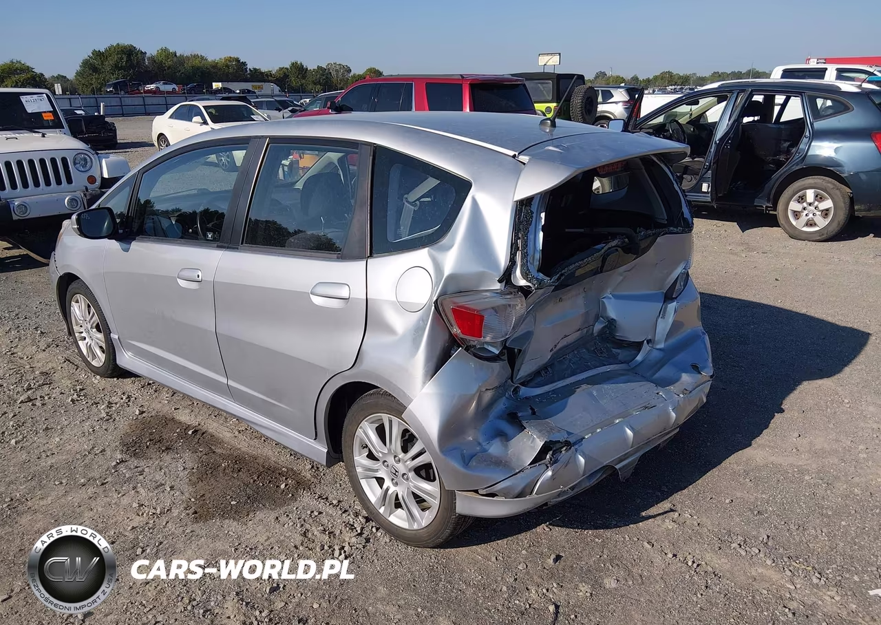 2011 Honda Fit Sport VIN:JHMGE8H59BC001517 - 3