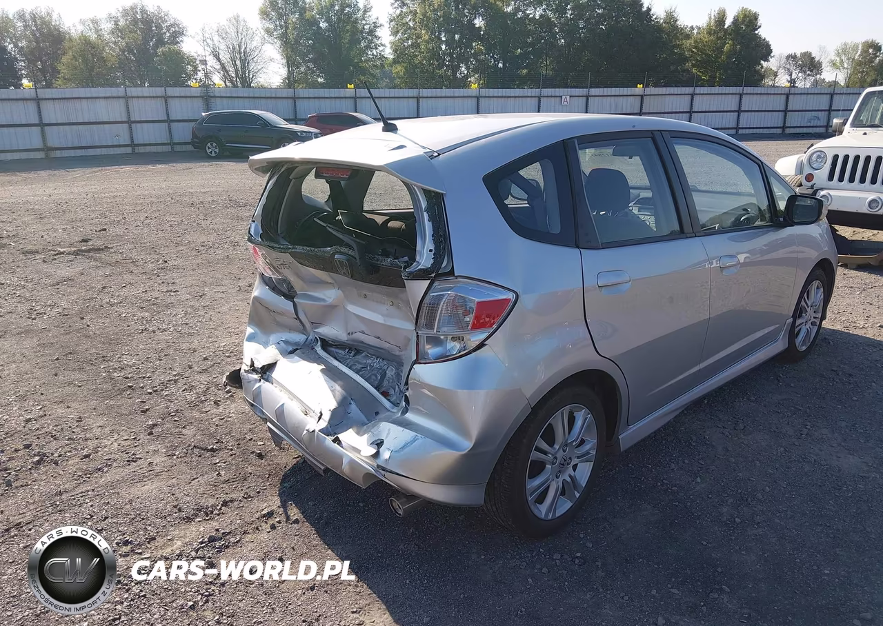 2011 Honda Fit Sport VIN:JHMGE8H59BC001517 - 4