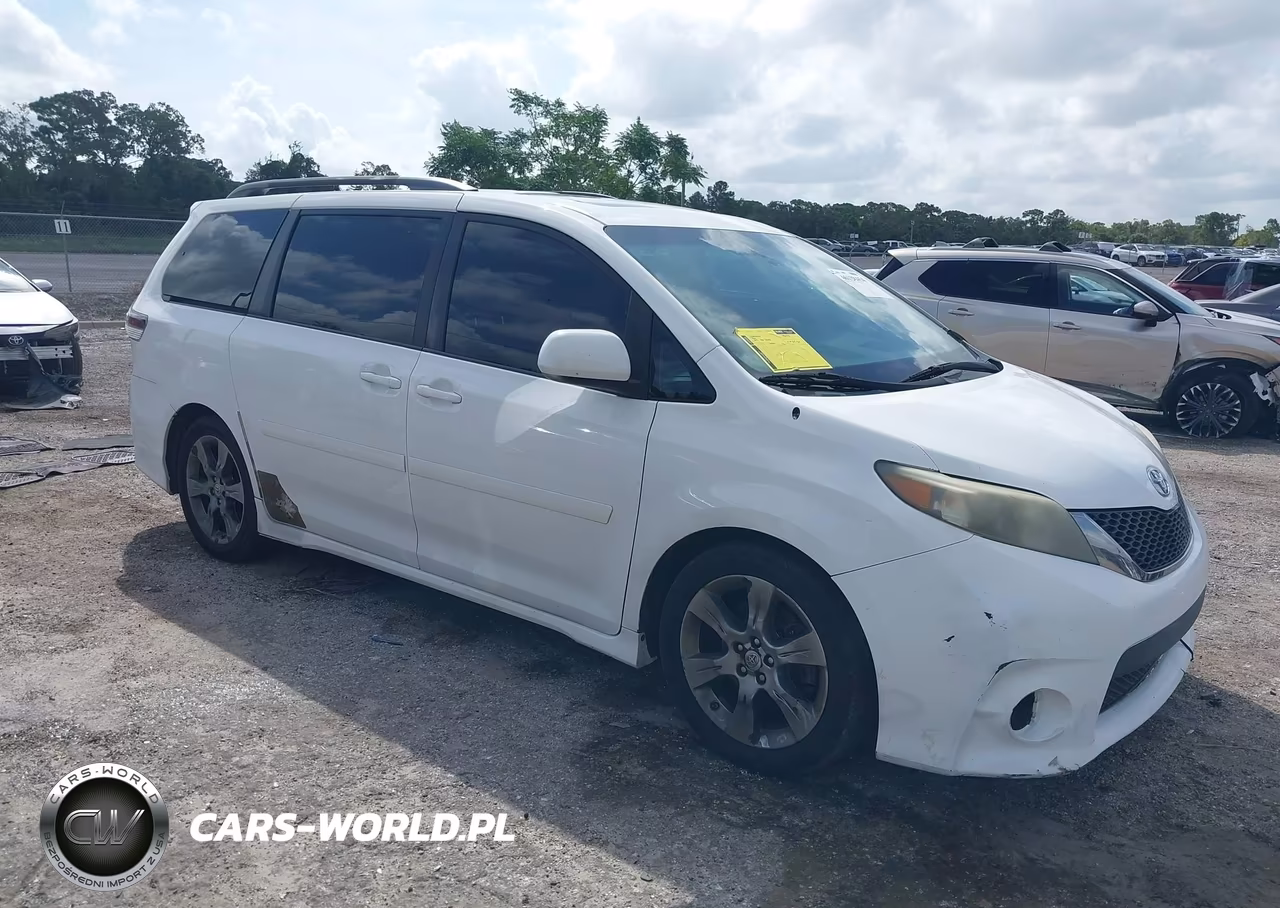 2012 Toyota Sienna Se 8 Passenger