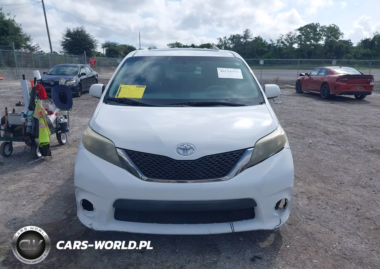 2012 Toyota Sienna Se 8 Passenger VIN:5TDXK3DC7CS253963 - 12