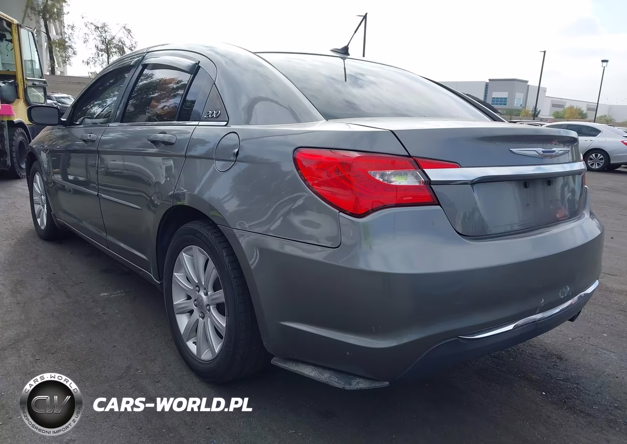 2013 Chrysler 200 Touring VIN:1C3CCBBBXDN666231 - 3